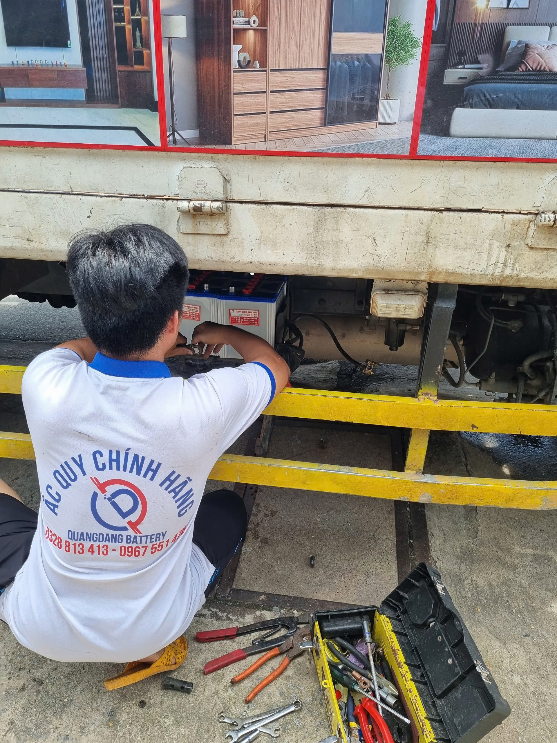 dich-vu-thay-binh-ac-quy-o-to-tai-nha